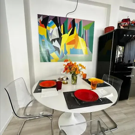 Cozy In Beausoleil, Near アパート